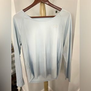 Athletic Under Armour long sleeve tee